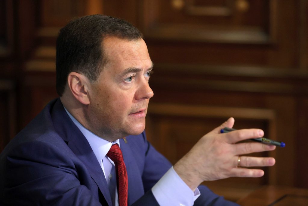 Медведев: СВО можно завершить за несколько дней