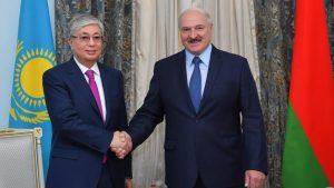 Лукашенко обсудил с Токаевым двустороннюю повестку дня