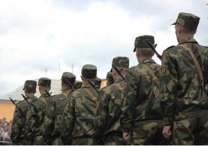 В Беларуси будут активнее создавать контрактную армию