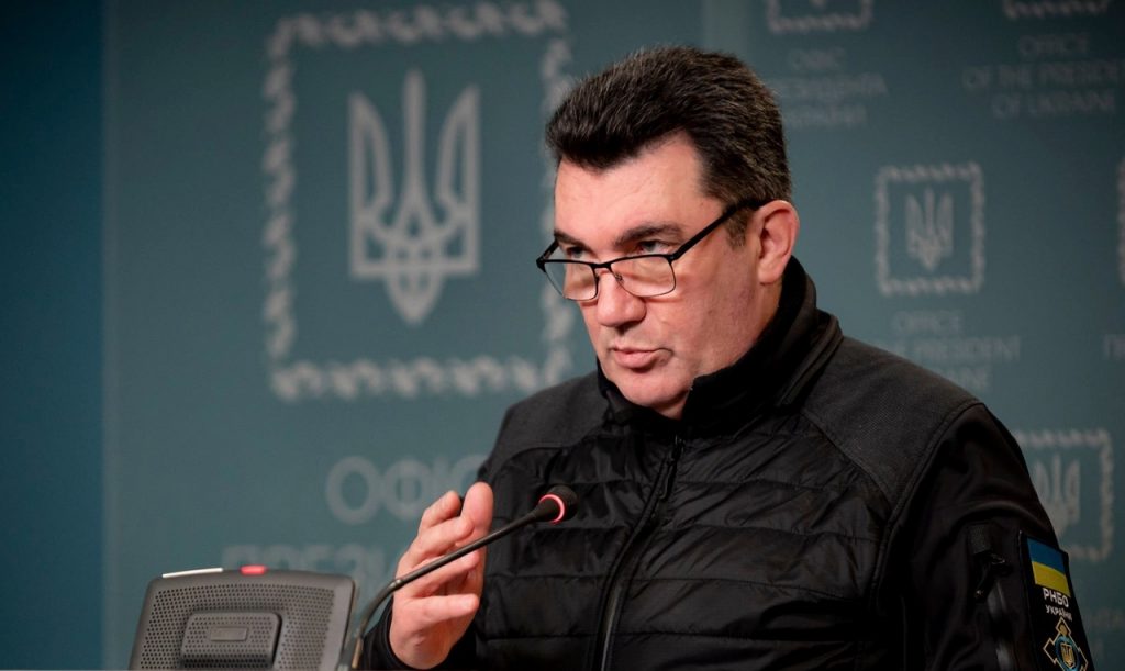 Данилов: у каждого жителя Украины должен быть пулемет