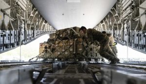 Раздувание "российской угрозы" для Запада стало бизнесом - эксперт