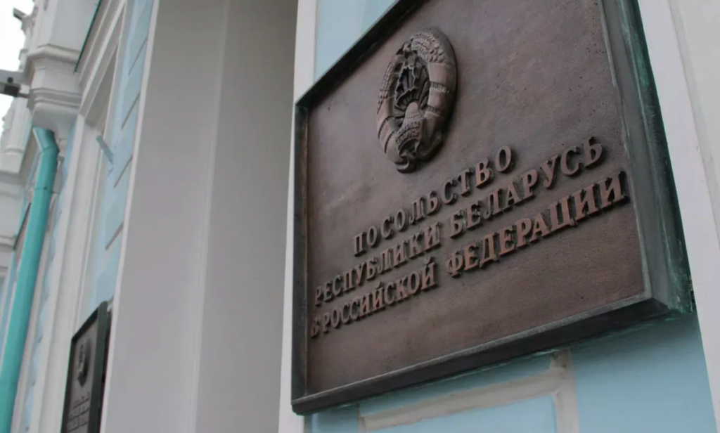 Беларусь увеличит число отделений посольства в России