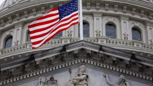 Сенатор призвал США помогать своим гражданам, а не украинской коррупции