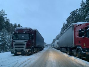 Более тысячи грузовиков стоят на границе Беларуси с Литвой