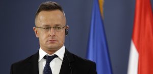 Венгрия призвала прекратить поставки военной помощи Украине