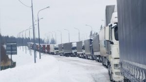 Более 3600 грузовиков и легковушек скопилось на выезде в ЕС