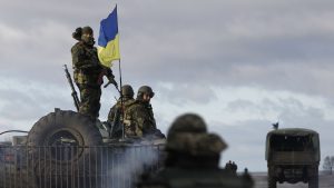 На Украине военкомы, угрожая силой, вручили повестку священнику