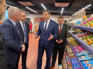 В прикассовых зонах магазинов появится больше товаров белорусского производства