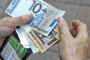 В РБ будут лишать пенсии за заслуги при неуважении к госинститутам
