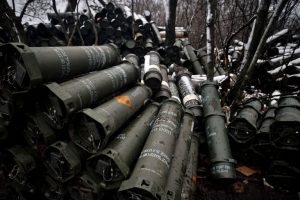 ЕС по настоянию США вооружает Киев и разоряется сам - эксперт