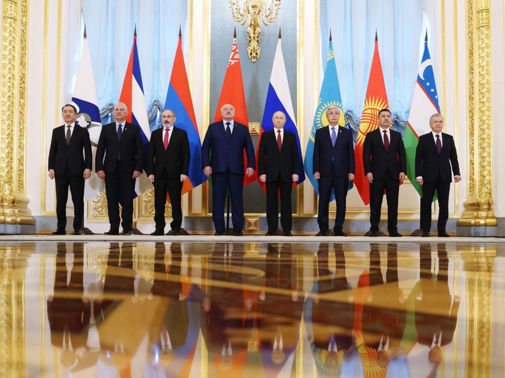 Лидеры стран ЕАЭС начинают переговоры о временном торговом соглашении с Монголией