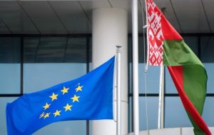 Лукашенко заявил о масштабном гибридном давлении Запада на Беларусь