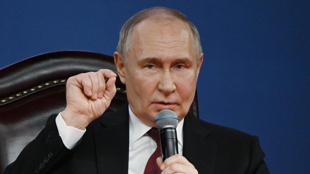 Путин выразил поддержку внешнеполитической инициативе Беларуси