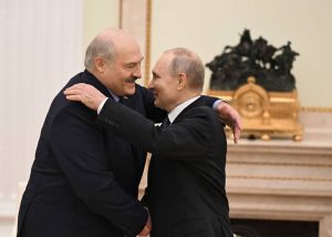 Лукашенко поздравил Путина с Днем России