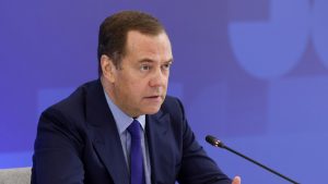 Медведев призвал принудить Украину к миру на условиях РФ