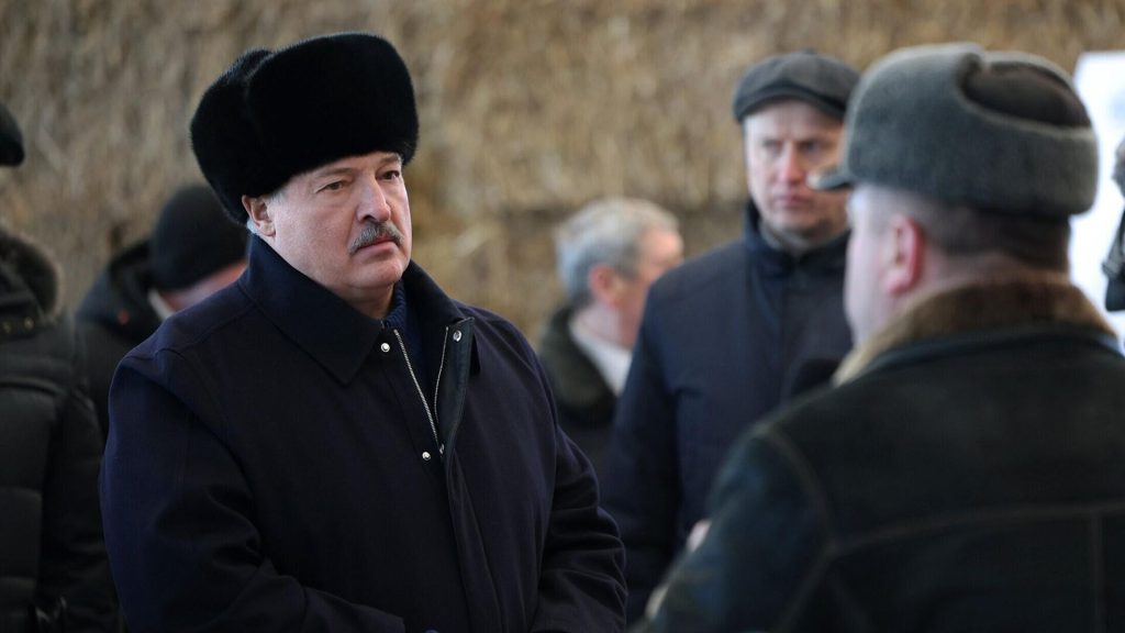 Лукашенко раскритиковал работу помощников в регионах и задумался о реформе системы