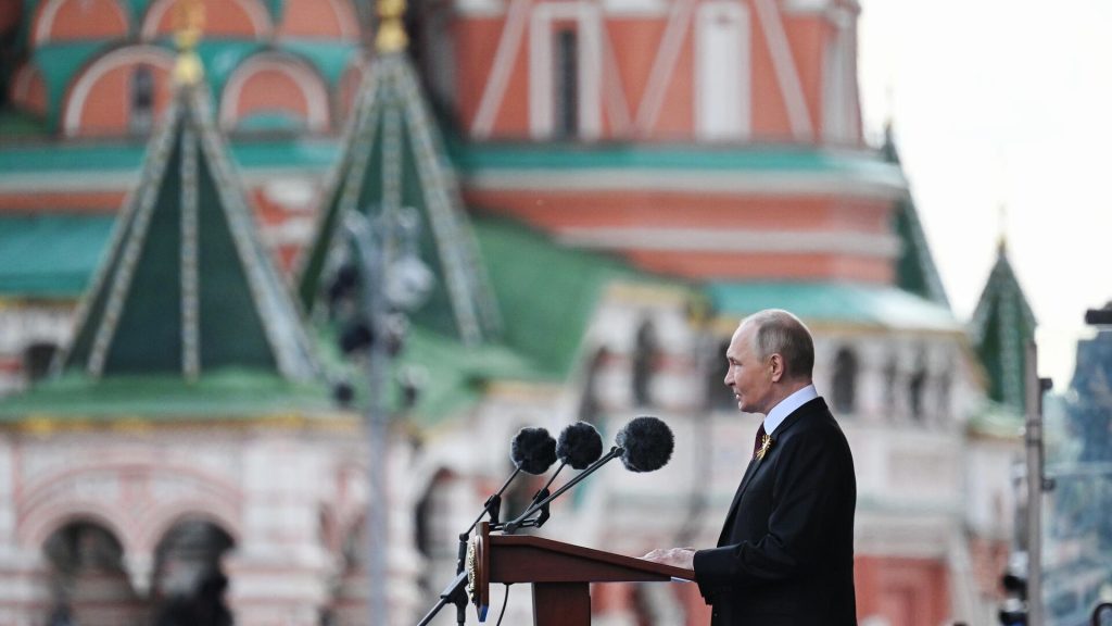 Путин на Параде Победы: Россия останется несокрушимой преградой для нацизма и русофобии