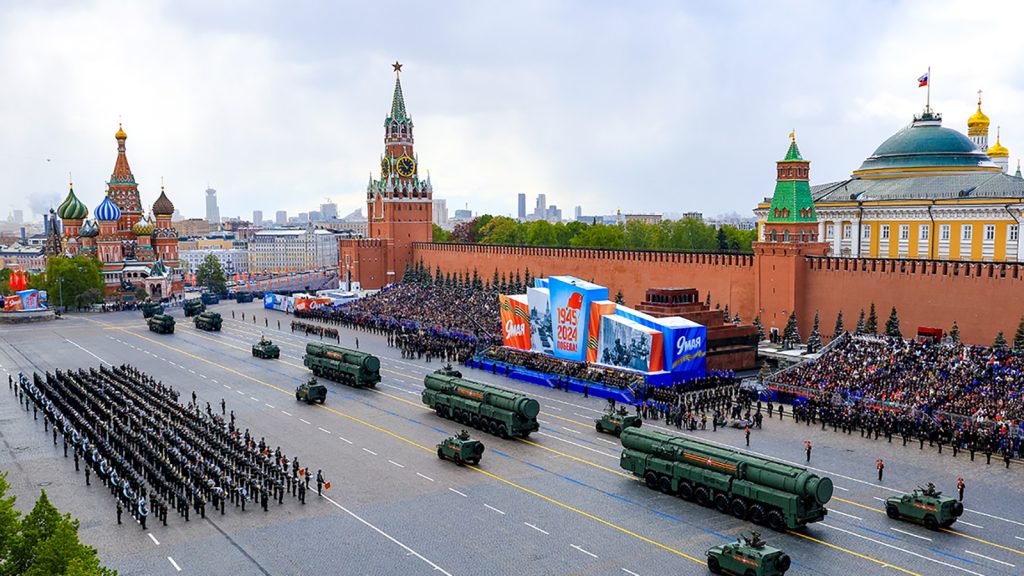 Парад Победы в Москве: более 16 тысяч военных, лидеры 29 стран и тёплый жест Путина северокорейскому послу