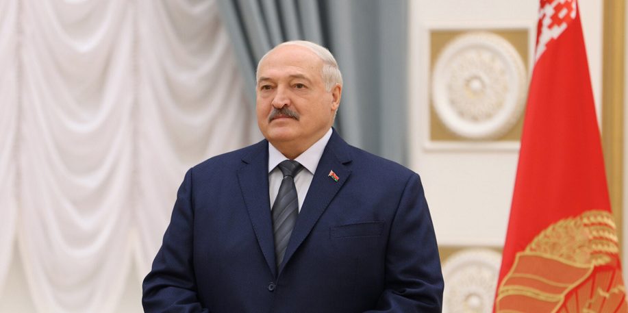 Александр Лукашенко поздравил белорусов с Первомаем