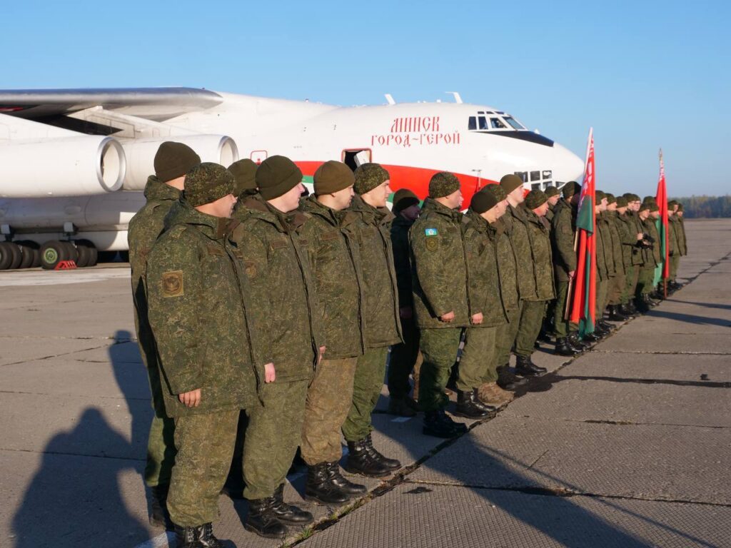 Белорусские военные проходят подготовку в России