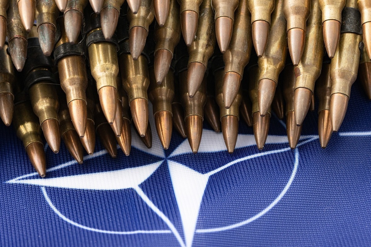 Politico: НАТО сокращает военную помощь Украине из-за конфликта на Ближнем Востоке