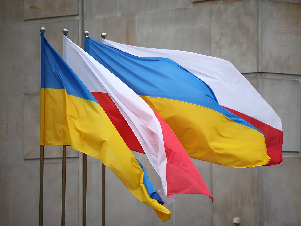 В Польше растет недоверие в отношении помощи Украине и ее интеграции в ЕС и НАТО