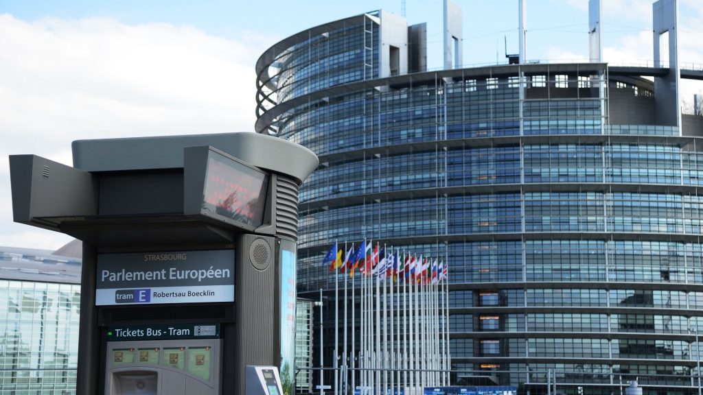 Вотум недоверия Урсуле фон дер Ляйен: Европарламент обсуждает скандал вокруг закупок вакцин