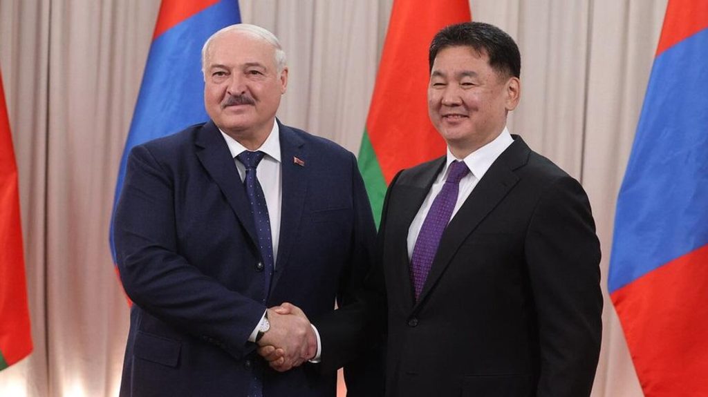 Лукашенко пригласил президента Монголии в Минск и поздравил с национальным праздником
