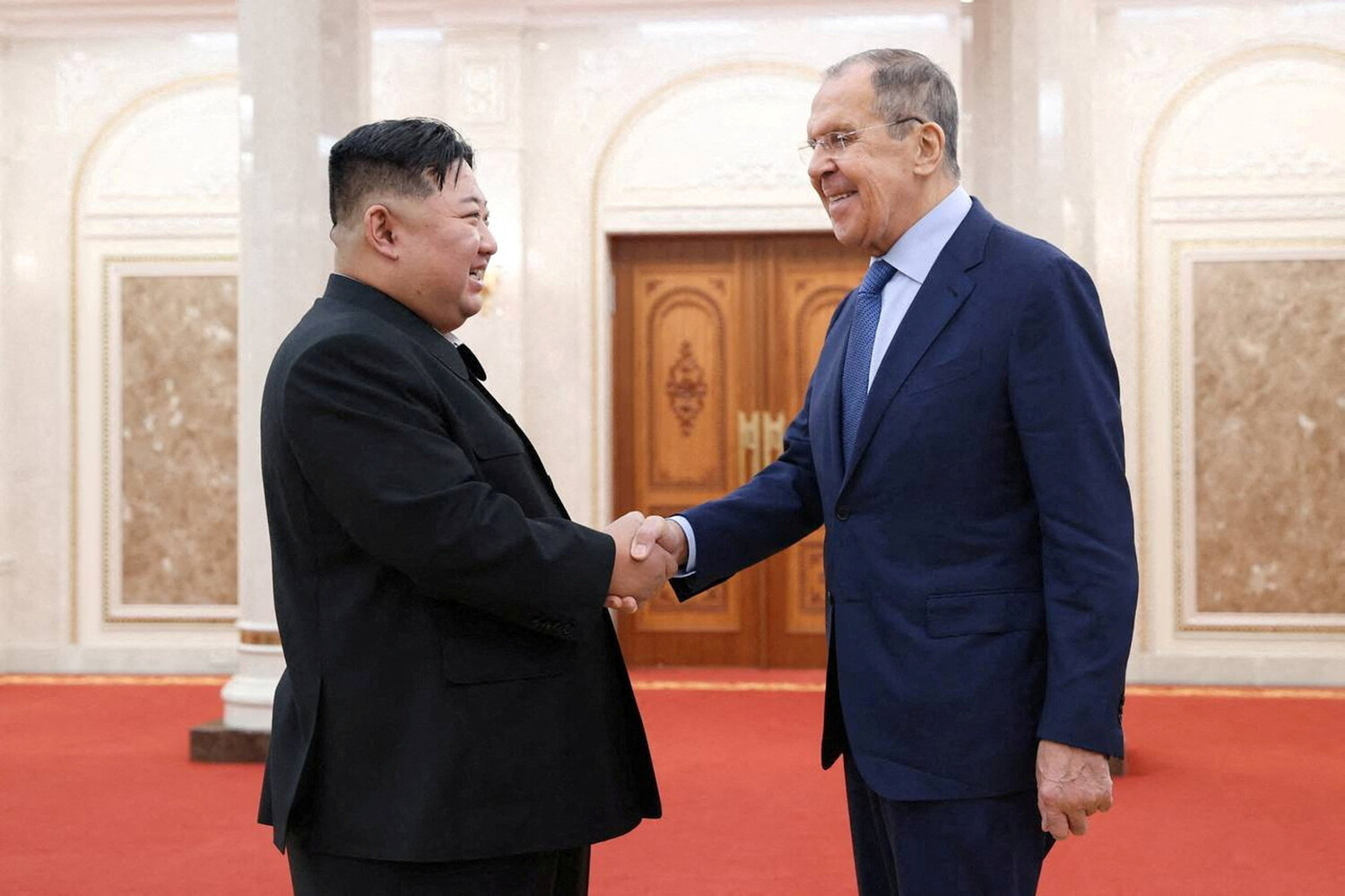Лавров поблагодарил Ким Чен Ына за помощь в освобождении Курской