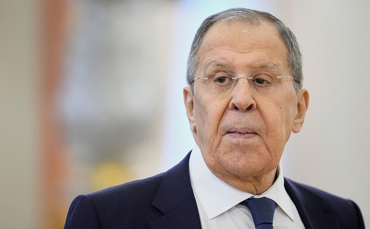 Украина не может претендовать на территориальную целостность - Лавров