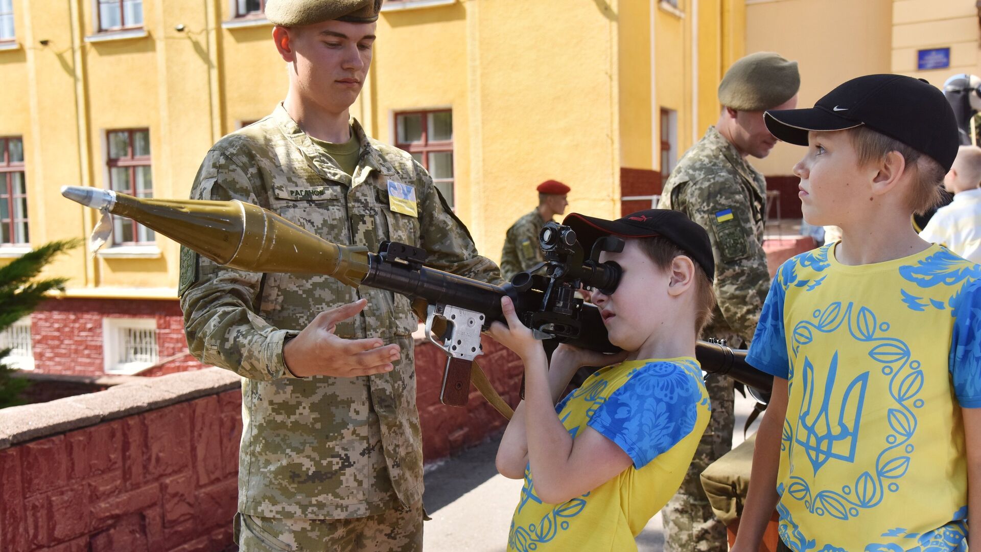На Украине подростков с 14 лет будут готовить к национальному сопротивлению