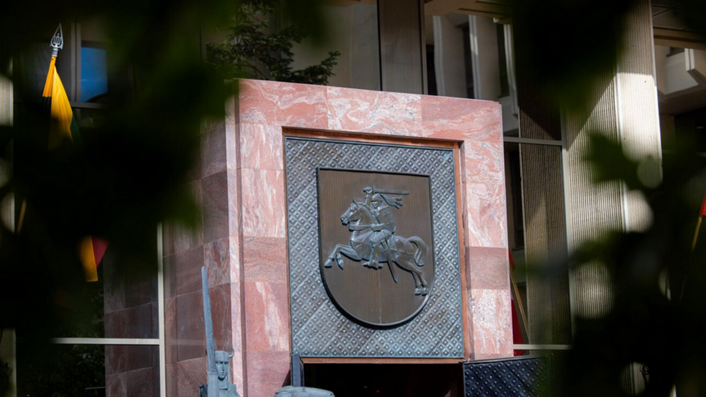 Правительство Литвы ушло в отставку на фоне коррупционного скандала вокруг премьера Палуцкаса