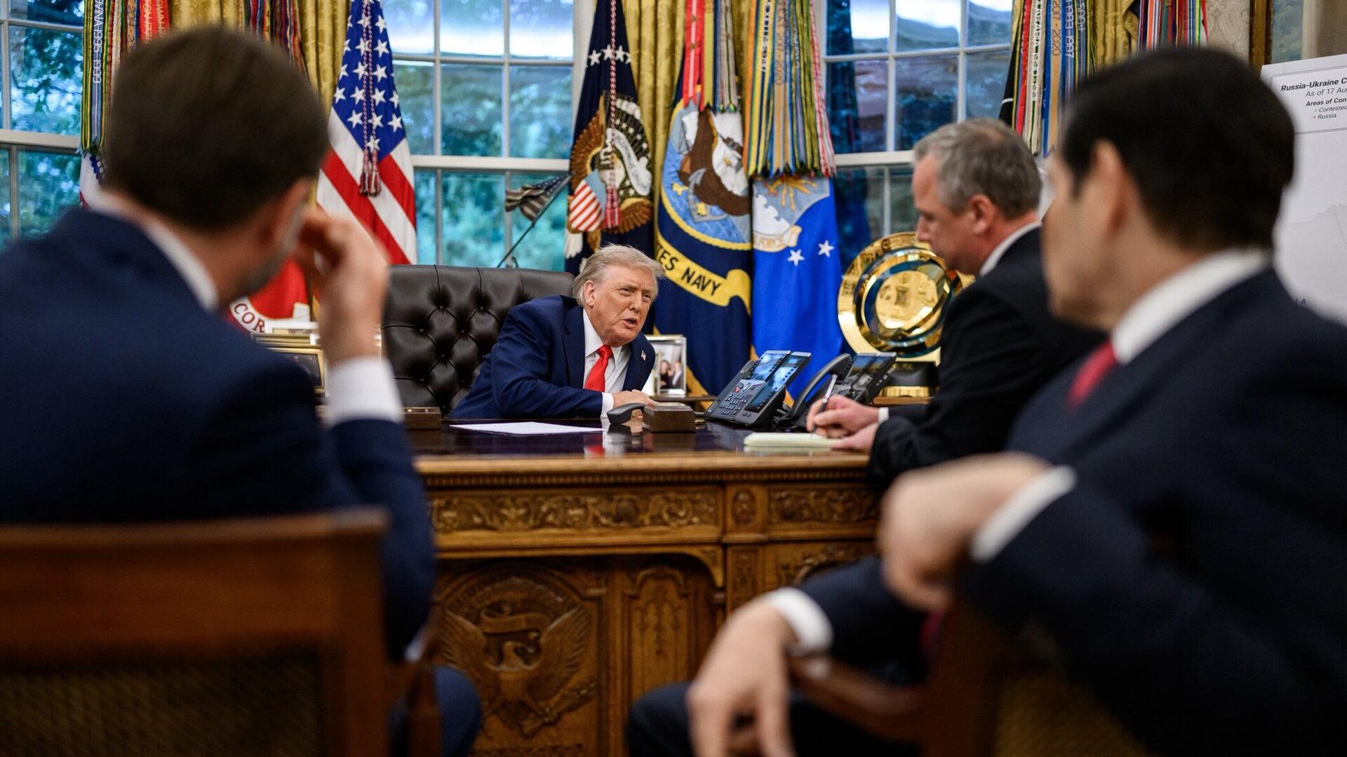 Зачем Трампу «окно в Минск»: что США могут получить от потепления с Беларусью