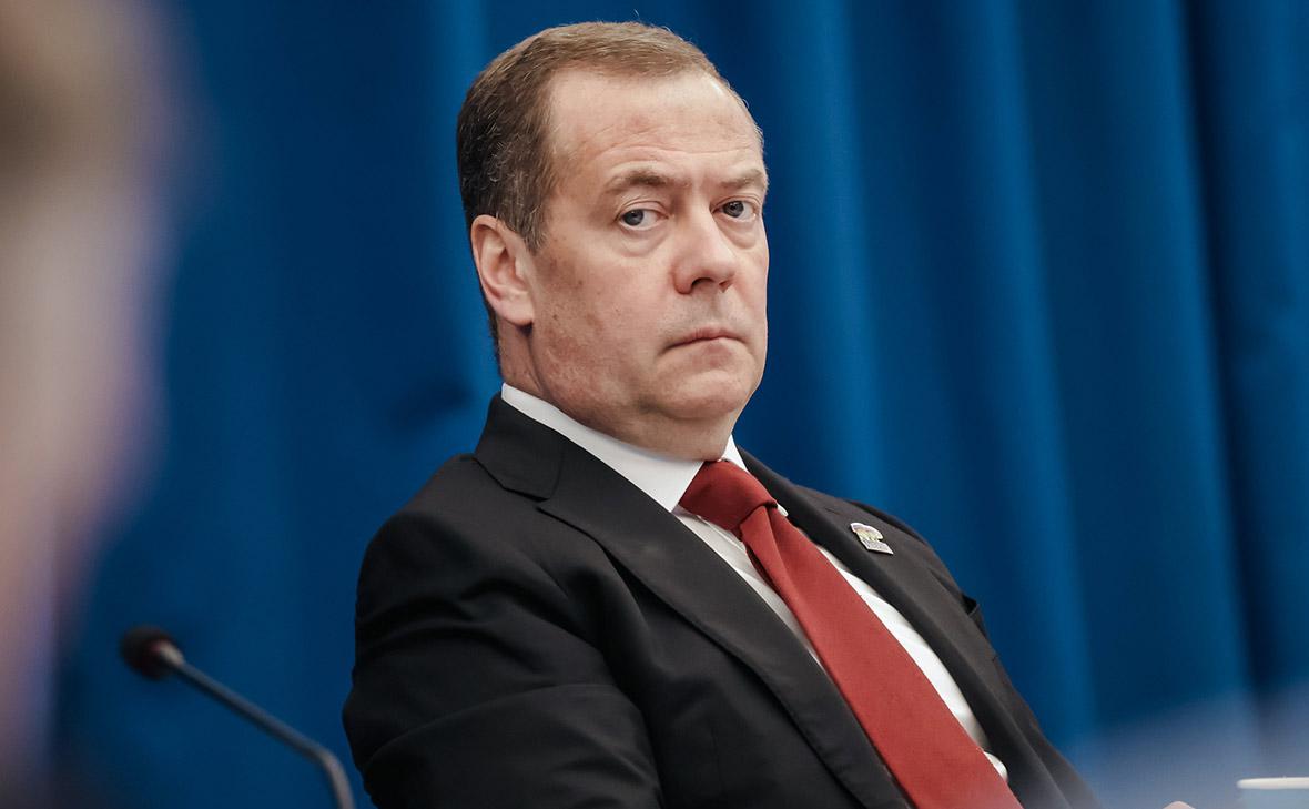 Медведев: Европа пытается помешать США в урегулировании конфликта на Украине
