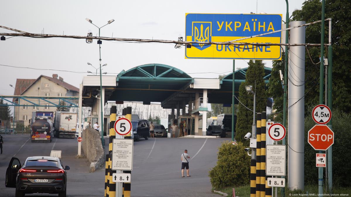Госпогранслужба Украины сообщила о выезде из страны мужчин от 18 до 22 лет