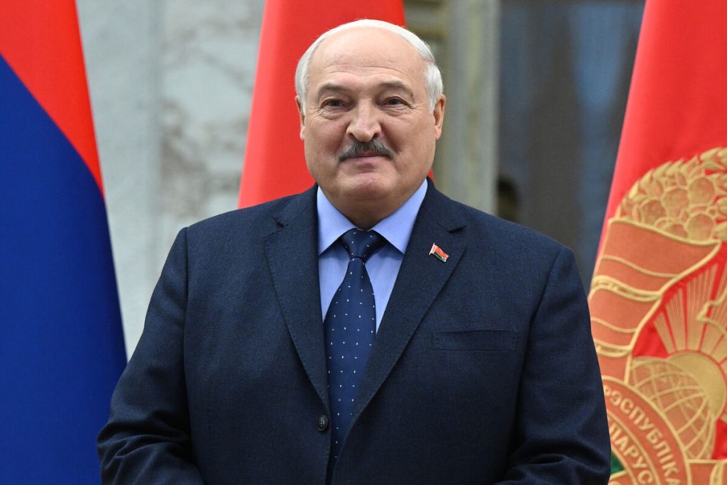 Лукашенко впервые прошел полное медобследование и предложил передать его результаты иностранным спецслужбам