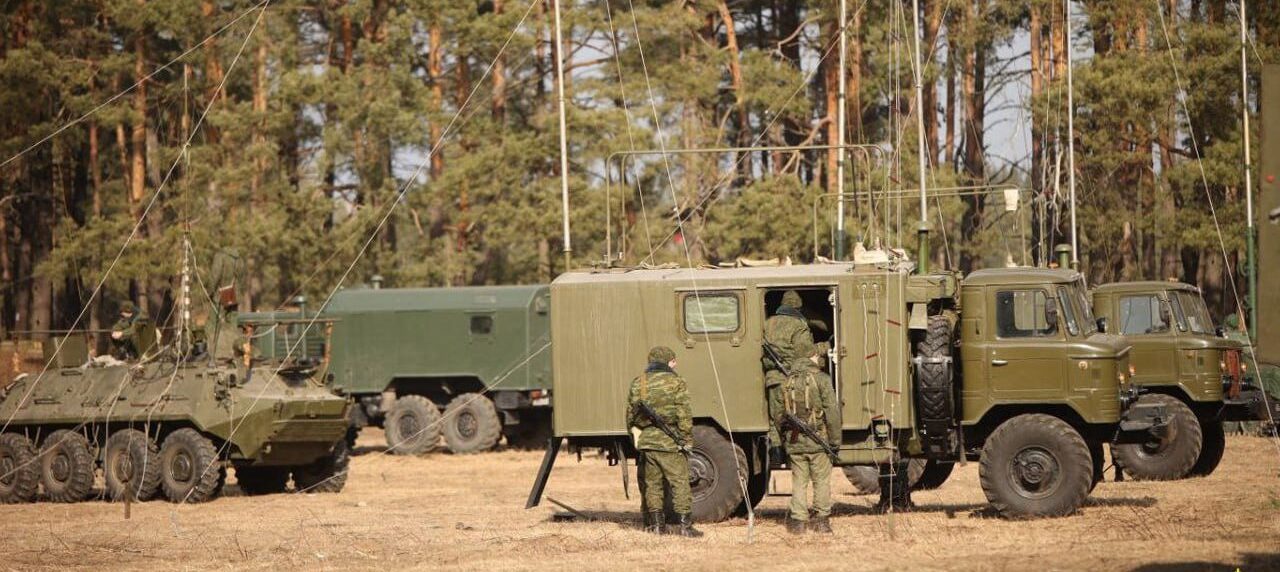 В Беларуси стартовали специальные учения войск связи