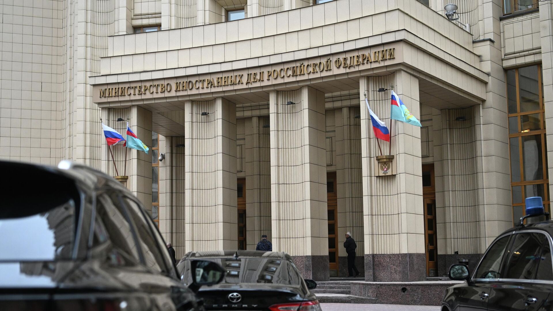 В МИД РФ посоветовали Урсуле фон дер Ляйен усадить Киев за стол переговоров