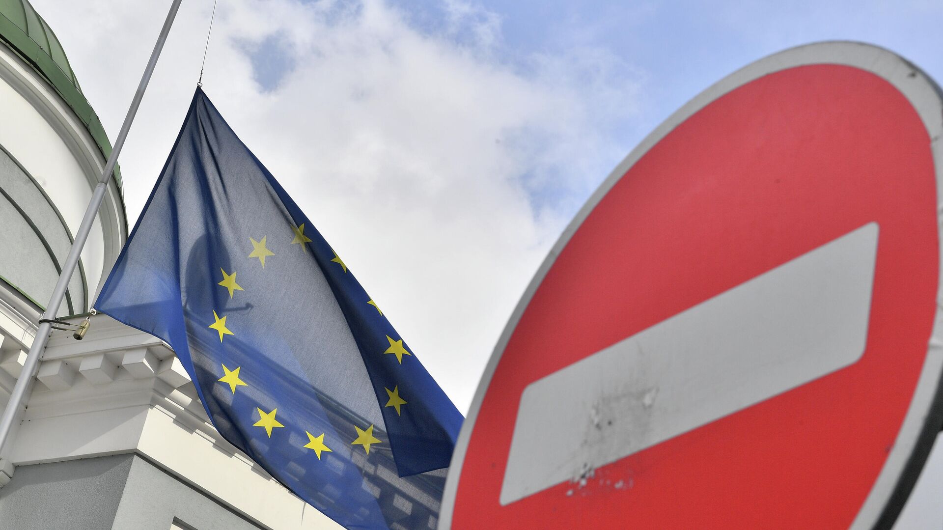 Politico: Евросоюз отложил принятие 19-го пакета санкций против России
