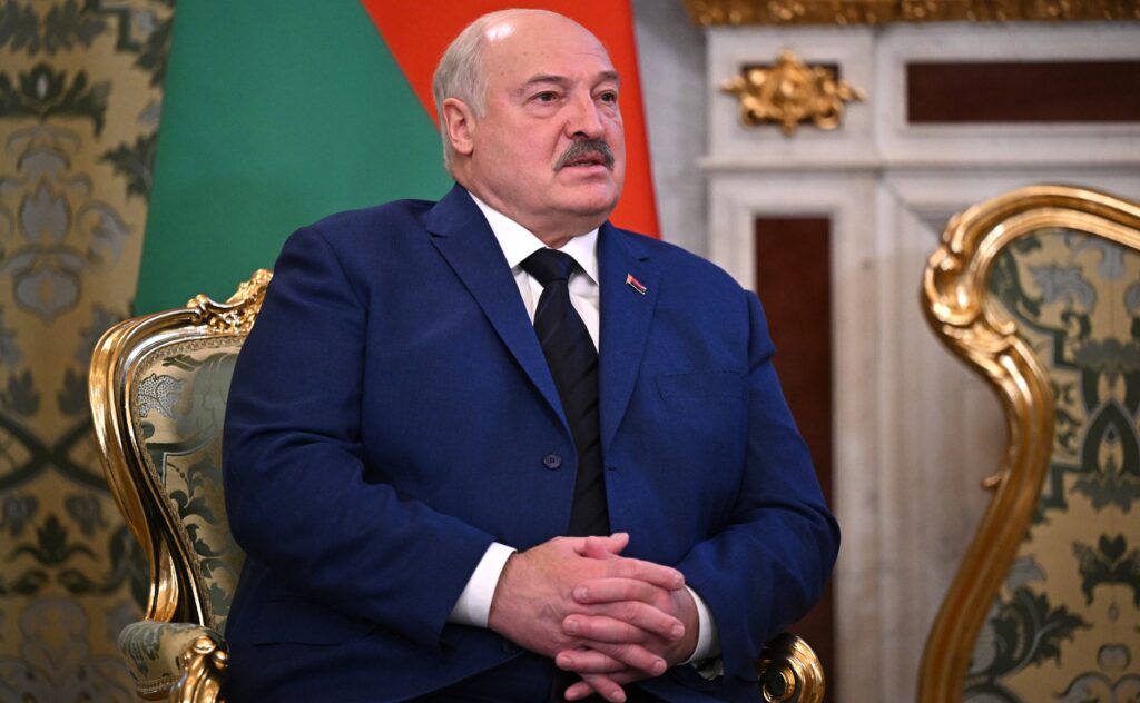 «Ответ прилетит мгновенно»: Лукашенко предупредил НАТО о последствиях попыток сбивать самолёты