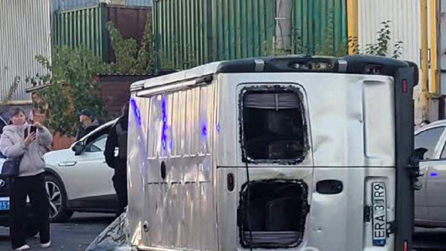 Одесса восстала против ТЦК: толпа отбила мобилизованного и разгромила микроавтобус