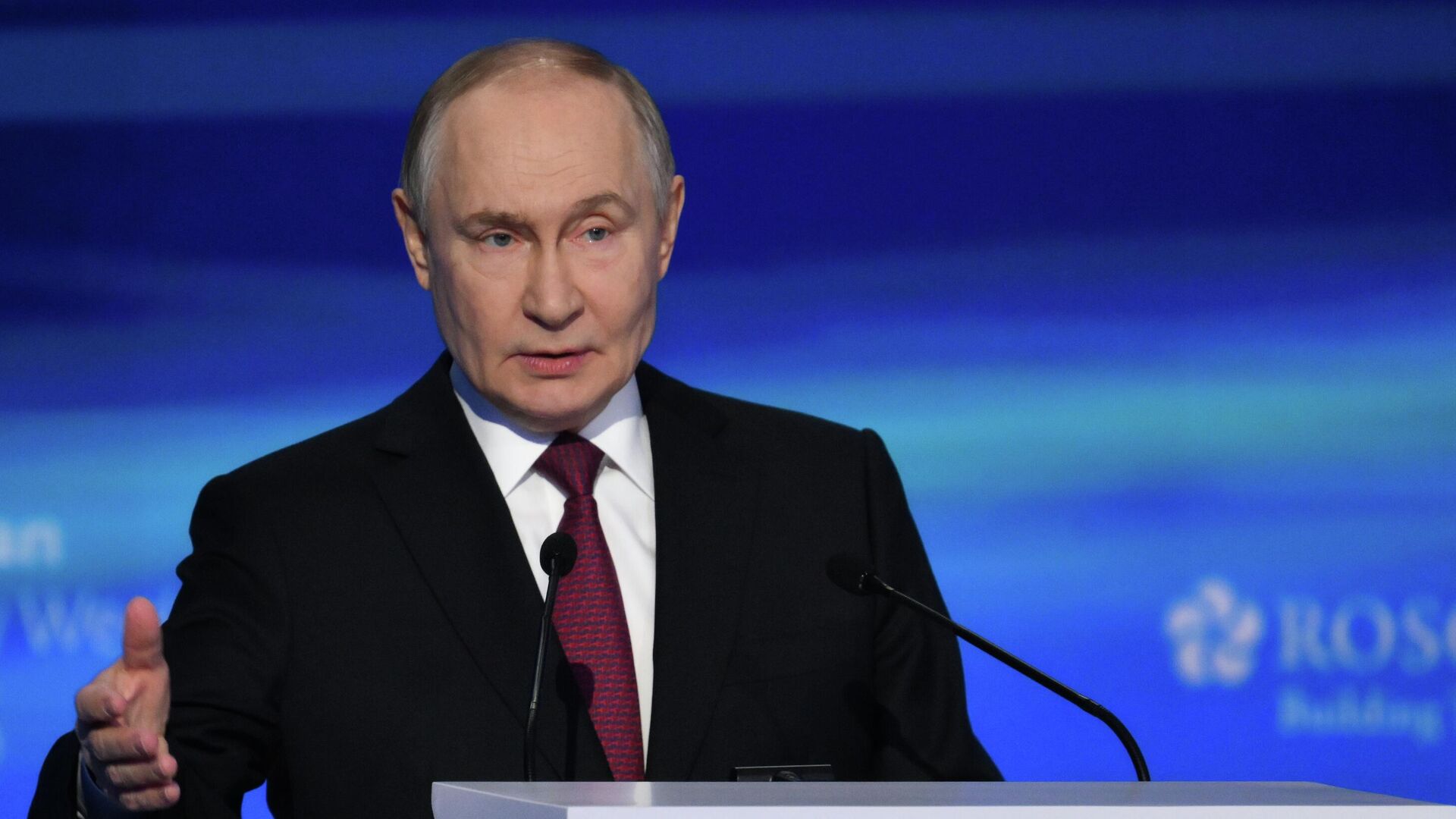 Путин рассказал о последствиях отказа от энергоносителей РФ