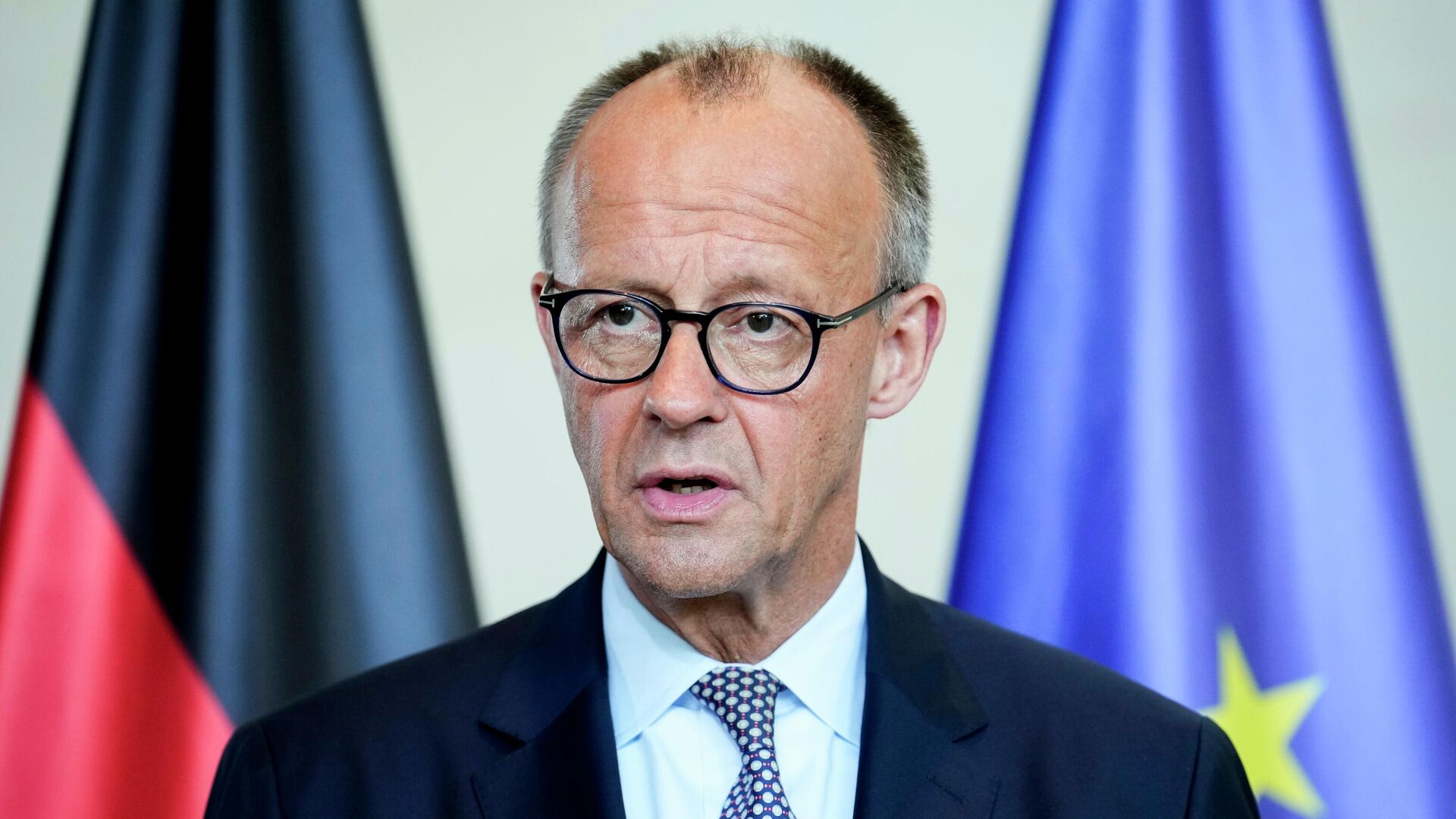 Более 60% немцев недовольны работой Мерца - опрос