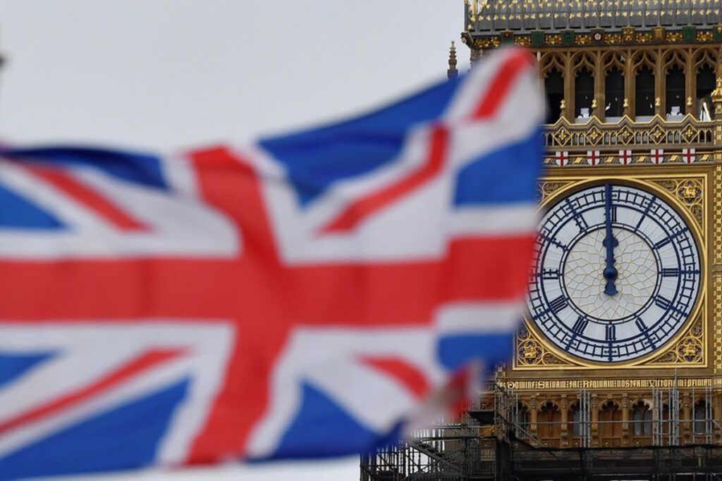 МВД Британии допустило изъятие ювелирных изделий у обеспеченных мигрантов