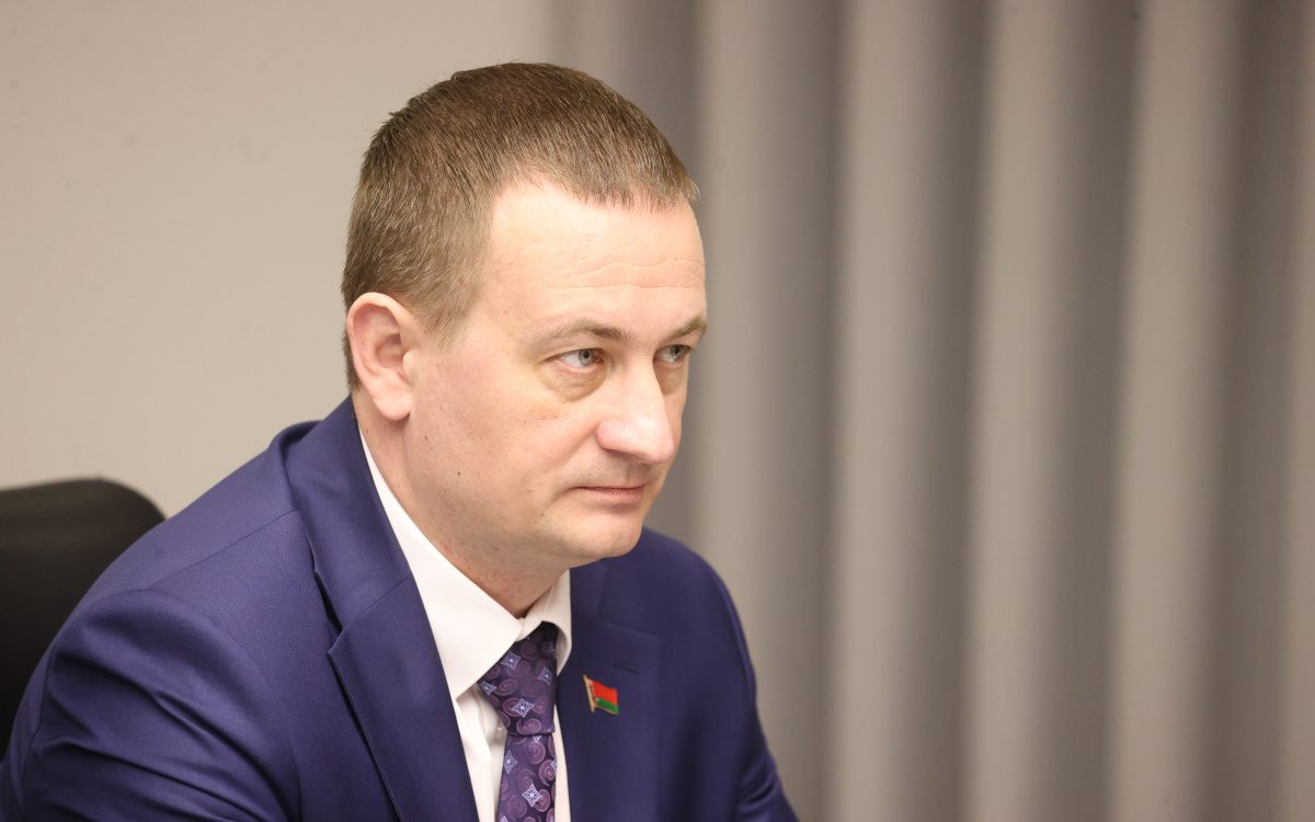 Премьер-министр Беларуси отправился с рабочим в Москву