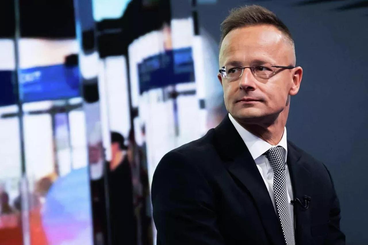 Сийярто: Венгрия отвергла план ЕС по отказу от нефти и газа из России