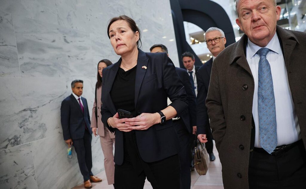 Слёзы в Белом доме: глава МИД Гренландии не выдержала после провальных переговоров с США