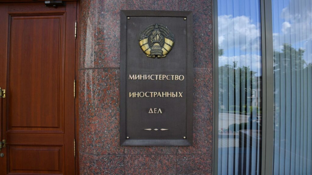 Минск признал переговоры с Западом: раскрыт визит дипломата из Франции