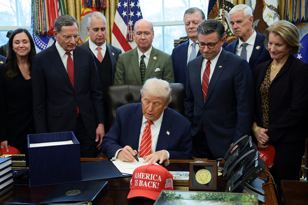 Четыре дня без власти: Трамп подписал бюджет и вывел США из шатдауна