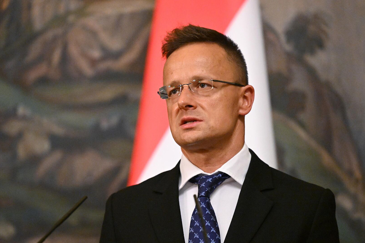 Венгрия остановила поставки дизтоплива на Украину в ответ на шантаж Киева - Сийярто